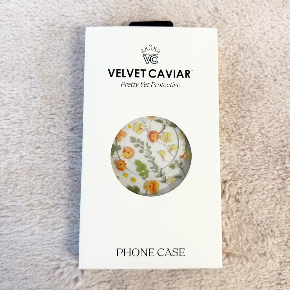 NIB VELVET CAVIAR IPhone 17 Case Flowers